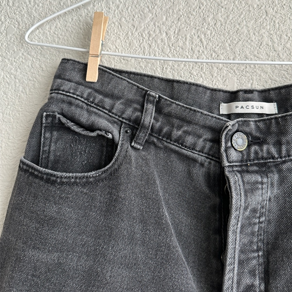 PACSUN BLACK DISTRESSED HIGH RISE STRAIGHT JEANS SIZE 28